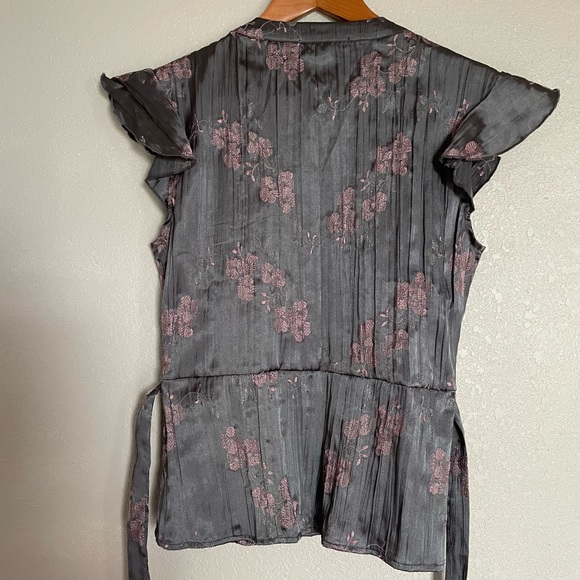 Rampage - Gray Pink Floral Short Sleeve Wrap Top - Size M - Picture 6 of 9